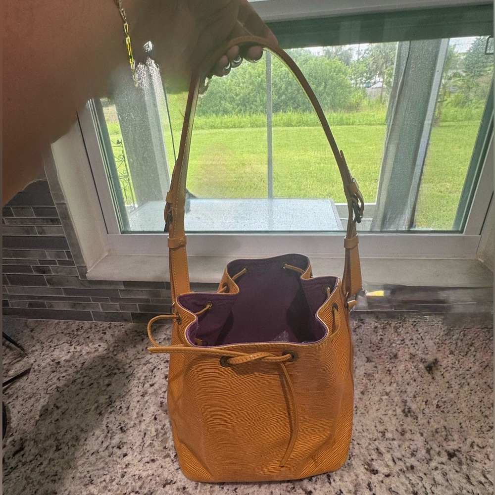 Louis Vuitton Epi Noe with COA - Picture 5 of 16